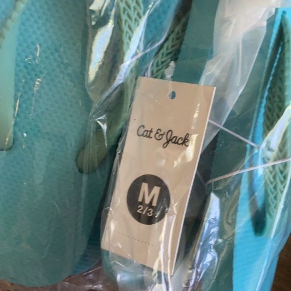 🆕 Cat & Jack Flip Flops 2 Pair Size Medium New - Picture 3 of 3